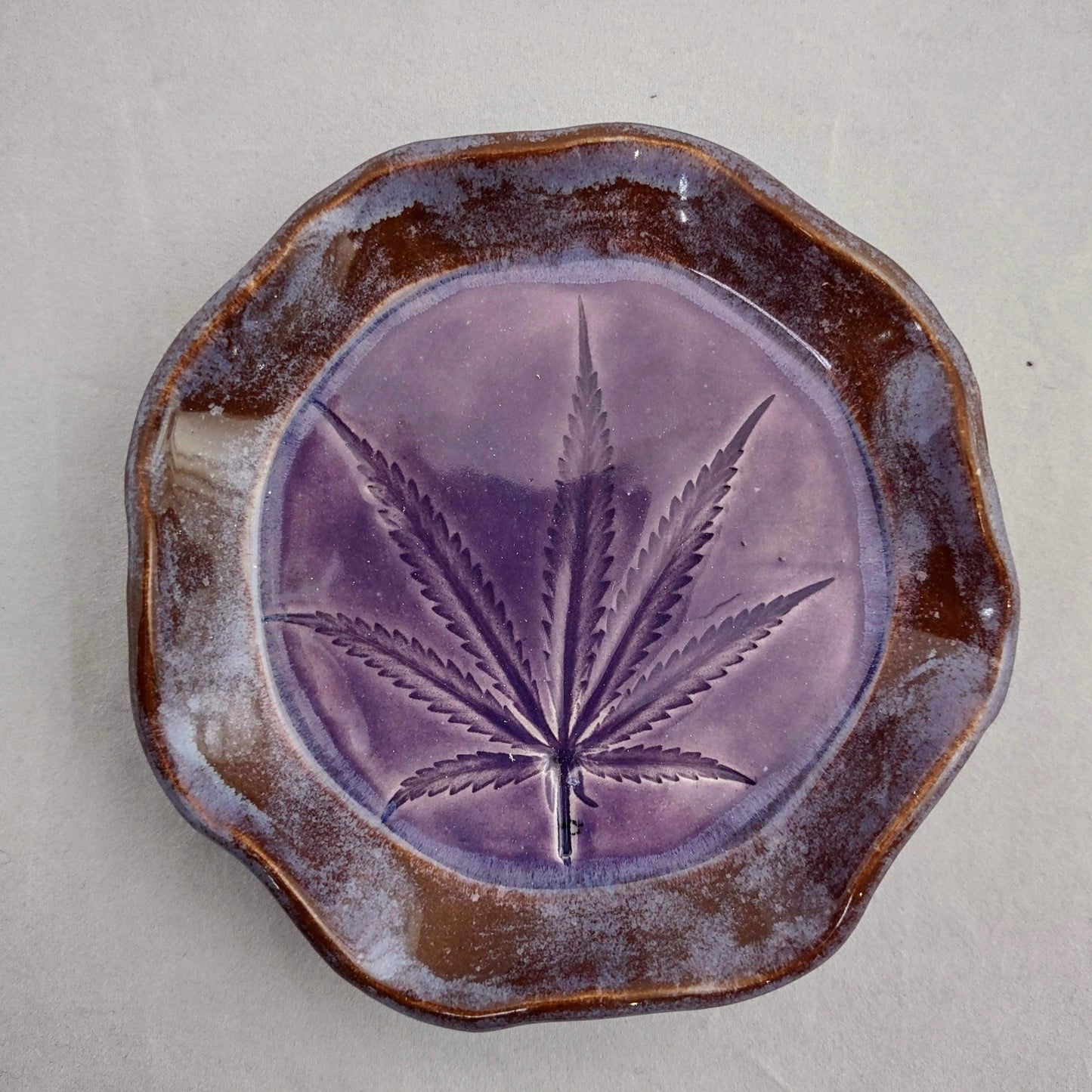 Round Ruffled Ceramic Leaf Dishes (Asst Colours) - High Koalaty