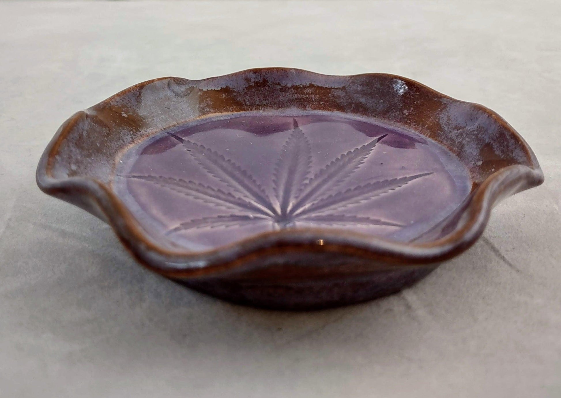 Round Ruffled Ceramic Leaf Dishes (Asst Colours) - High Koalaty