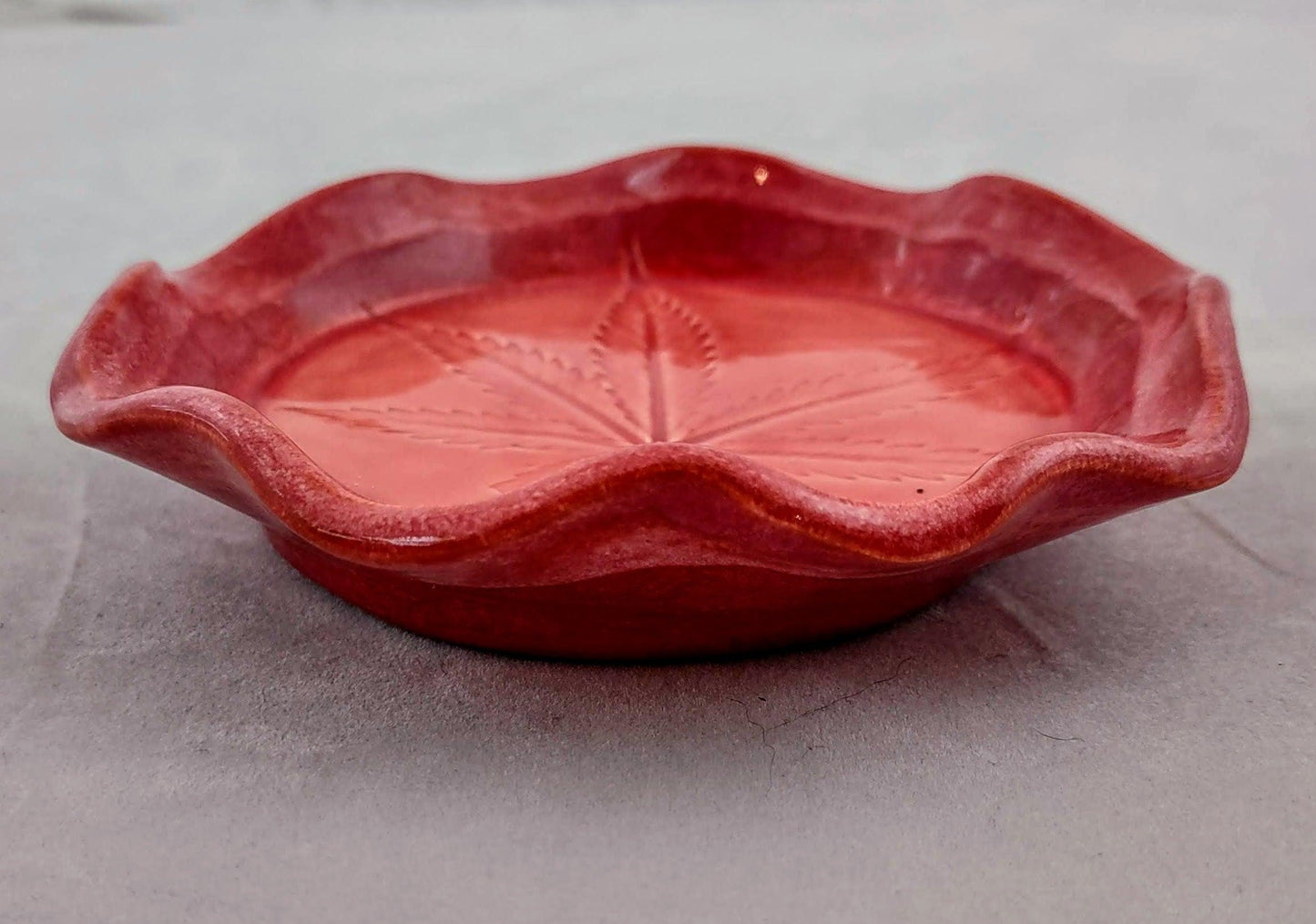 Round Ruffled Ceramic Leaf Dishes (Asst Colours) - High Koalaty