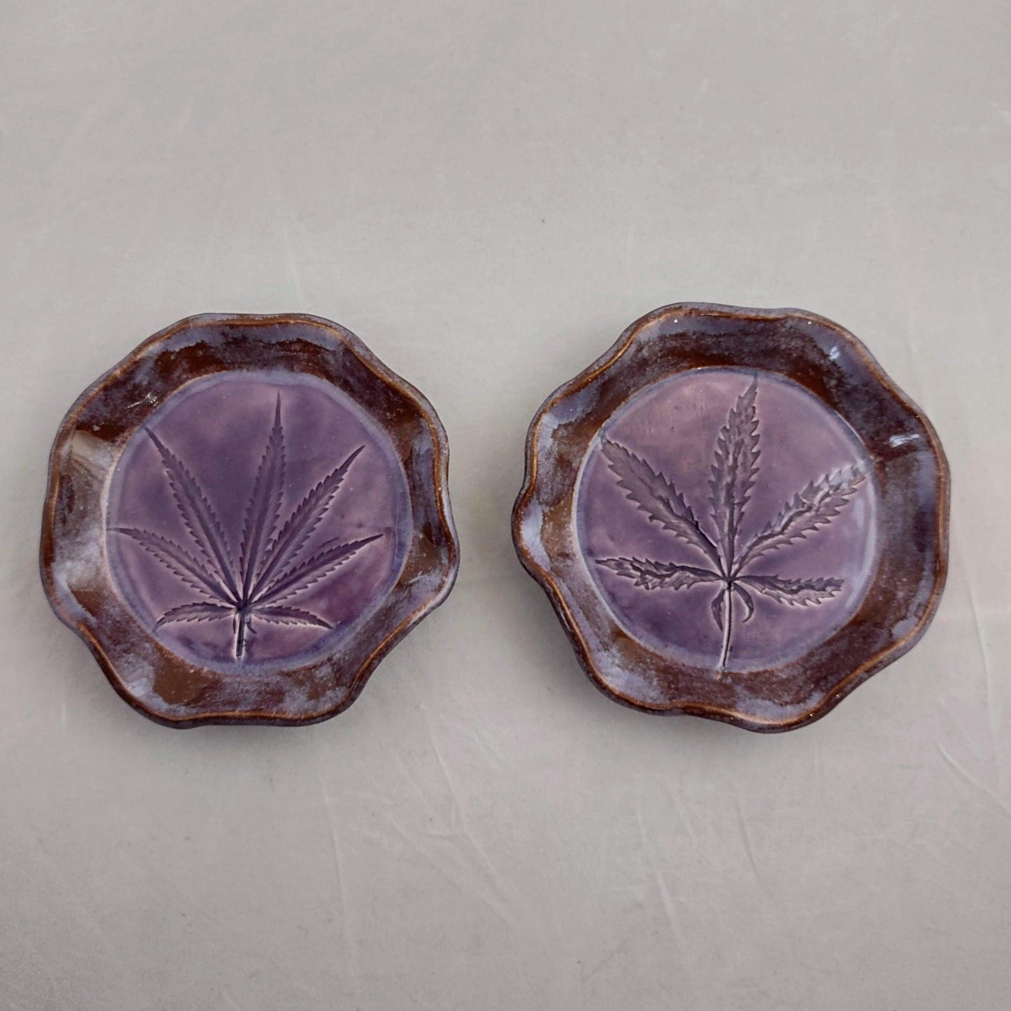 Round Ruffled Ceramic Leaf Dishes (Asst Colours) - High Koalaty