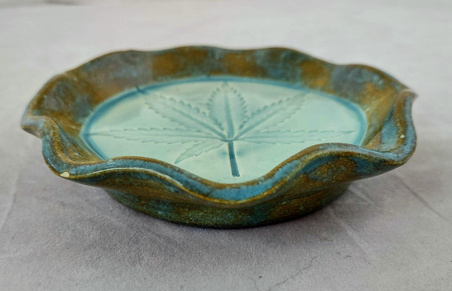 Round Ruffled Ceramic Leaf Dishes (Asst Colours) - High Koalaty